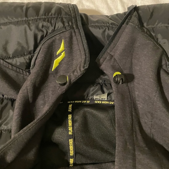 Flag nor Fail Black Medium lightweight tek vest with hood - Picture 10 of 14